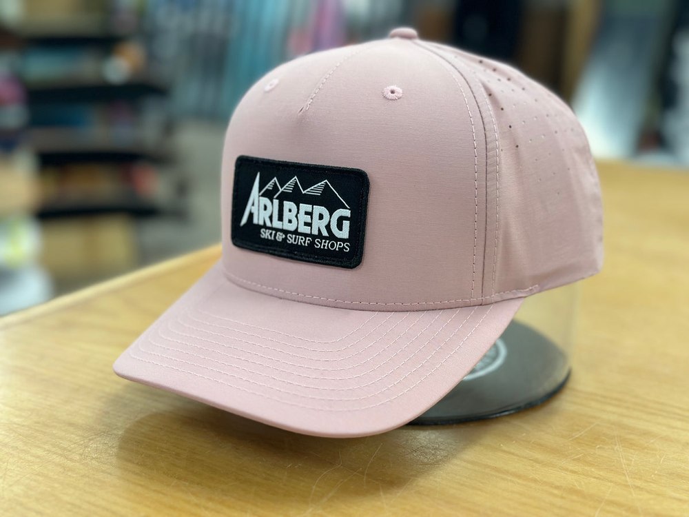 Arlberg Ski & Surf Shops Performance Hat – 2025