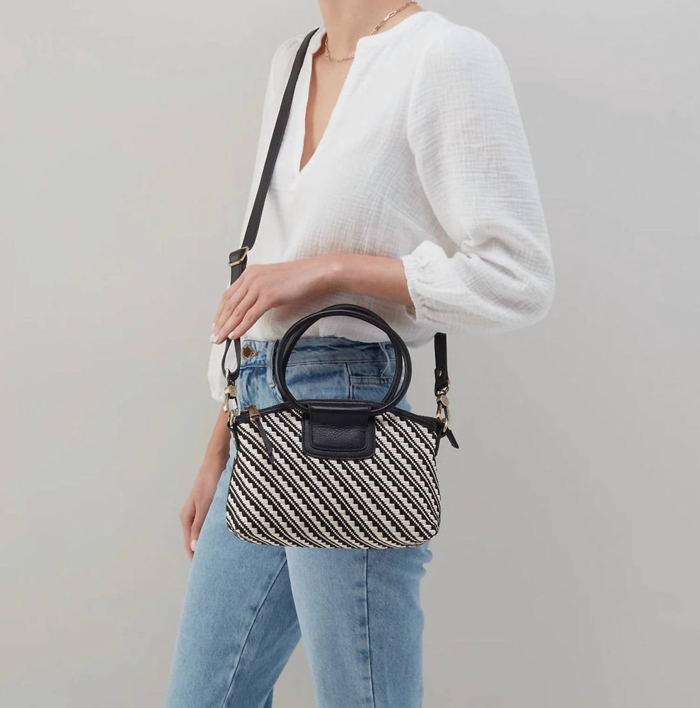 Women’s Sheila Zip Crossbody In Black & White Woven